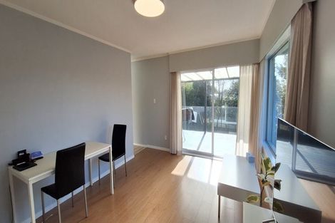 Photo of property in 2/8 Phillipa Place, Browns Bay, Auckland, 0630