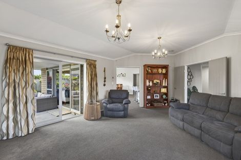 Photo of property in 2 Oakwood Drive, Highlands Park, New Plymouth, 4312