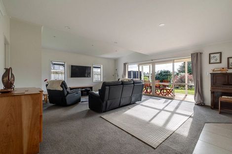 Photo of property in 6 Silkwood Place, Fitzherbert, Palmerston North, 4410