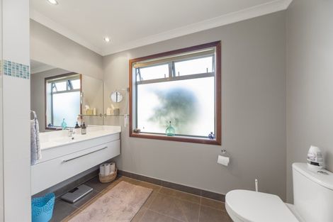 Photo of property in 15 Kestrel Lane, Kinloch, Taupo, 3377