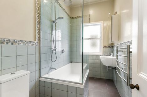 Photo of property in 10a Tinakori Road, Thorndon, Wellington, 6011