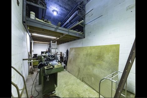 Photo of property in 323 Glenfield Road, Glenfield, Auckland, 0629