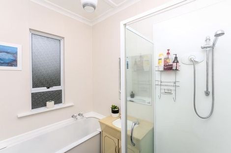 Photo of property in 12 Rawhiti Street, Vogeltown, New Plymouth, 4310