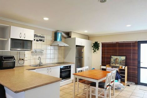 Photo of property in Tuscany Way, 17/3 Ambrico Place, New Lynn, Auckland, 0600