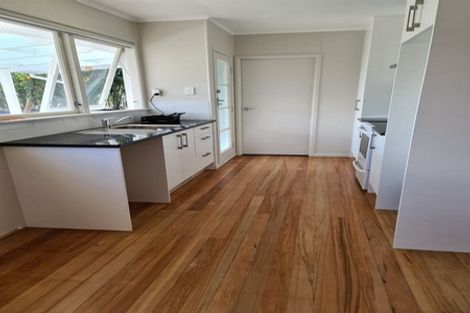 Photo of property in 1 Coburg Street, Henderson, Auckland, 0612