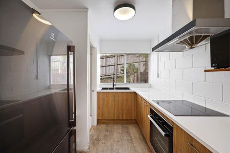 Photo of property in 3/52 Fruitvale Road, New Lynn, Auckland, 0600