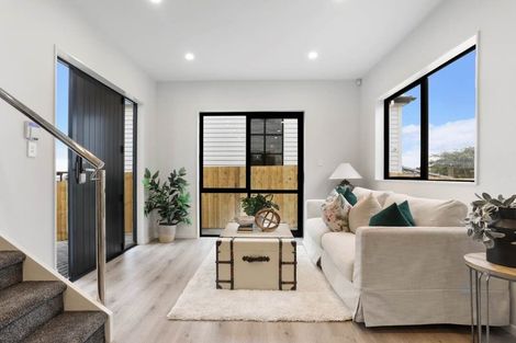 Photo of property in 6b Dalwhinnie Parade, Highland Park, Auckland, 2010