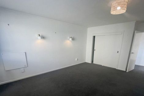 Photo of property in Grafon Court Flats, 2/53 Grafton Road, Roseneath, Wellington, 6011