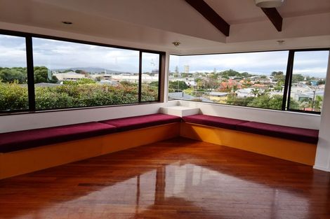 Photo of property in 3 Wolsley Avenue, Milford, Auckland, 0620