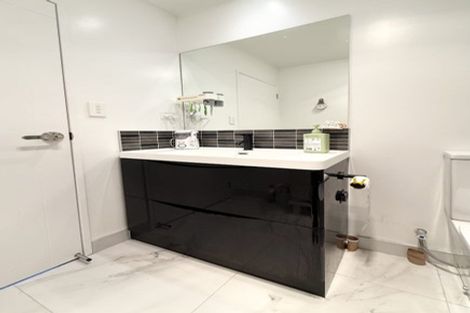 Photo of property in 30b Tudor Road, Henderson, Auckland, 0610