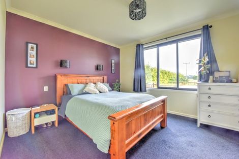 Photo of property in 176 Seaward Road, Edendale, 9825