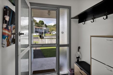 Photo of property in 6a Brixham Place, Merrilands, New Plymouth, 4312