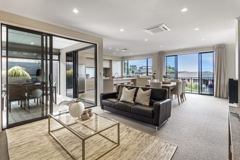 Photo of property in 2 Ashburn Close, Orewa, 0931