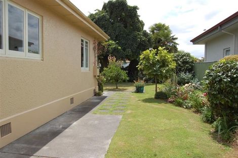 Photo of property in 216 Saint Leonards Avenue, Saint Leonards, Hastings, 4120