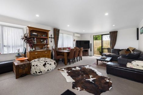 Photo of property in 25a Clairville Crescent, Wai O Taiki Bay, Auckland, 1072