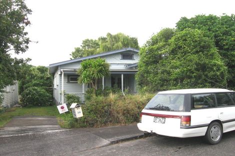 Photo of property in 22 Sylvan Avenue West, Northcote, Auckland, 0627