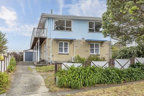 Photo of property in 21 Akaroa Drive, Maupuia, Wellington, 6022