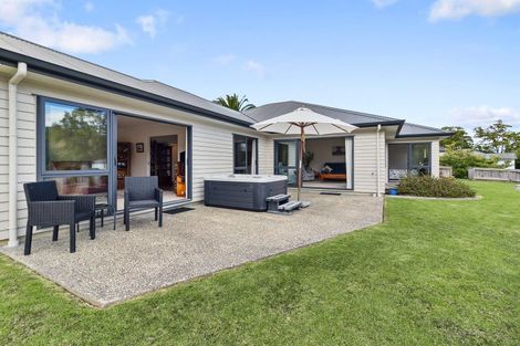 Photo of property in 18 Applemoors Way, Riverhead, 0820