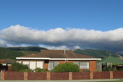 Photo of property in 56 Arawhata Road, Paraparaumu, 5032