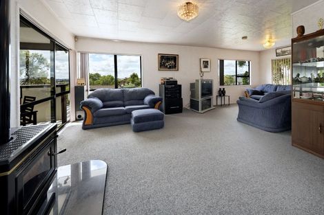 Photo of property in 18 Madigan Place, Glendene, Auckland, 0602