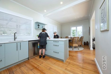 Photo of property in 29 Cambridge Road, Riverhead, 0820