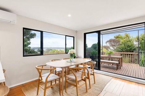 Photo of property in 122 Island Bay Road, Beach Haven, Auckland, 0626