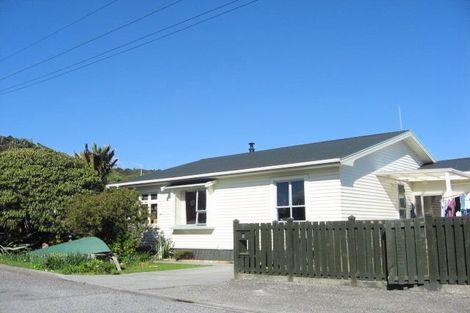 Photo of property in 1 Miro Street, Karoro, Greymouth, 7805
