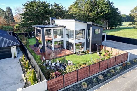 Photo of property in 77 Richfield Drive, Waikiwi, Invercargill, 9810