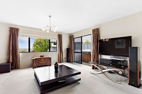Photo of property in 23 Kerlin Crescent, West Harbour, Auckland, 0618
