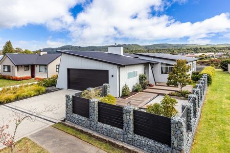 Photo of property in 18 Lakemere Way, Kinloch, Taupo, 3377