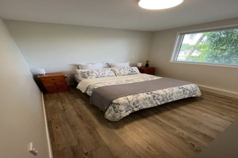 Photo of property in 11 Longcroft Terrace, Newlands, Wellington, 6037