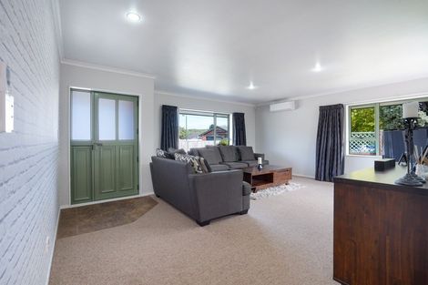 Photo of property in 4 Rothesay Place, Highbury, Palmerston North, 4412