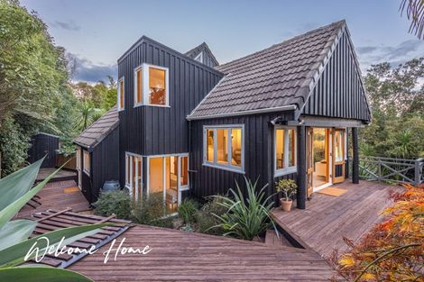 Photo of property in 27 Rosecamp Road, Beach Haven, Auckland, 0626