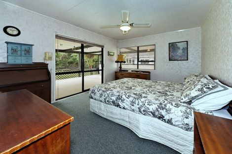 Photo of property in 18 Madigan Place, Glendene, Auckland, 0602