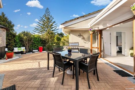 Photo of property in 11 Wilbur Place, Pakuranga Heights, Auckland, 2010