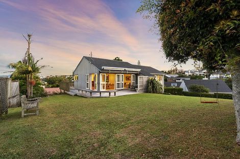 Photo of property in 13 Prestige Place, Castor Bay, Auckland, 0620