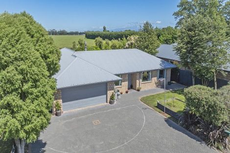 Photo of property in 18 Stanwood Grove, Darfield, 7510