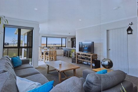 Photo of property in 15 Ponga Place, Papamoa Beach, Papamoa, 3118