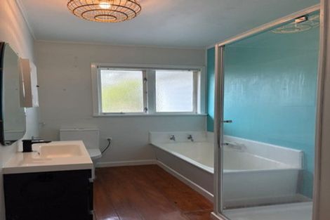 Photo of property in 17b Brookfield Road, Te Atatu Peninsula, Auckland, 0610