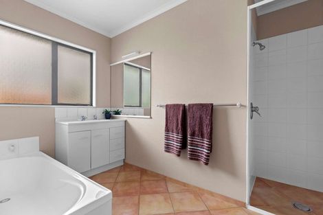 Photo of property in 72 Dalton Drive, Papamoa Beach, Papamoa, 3118