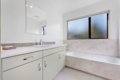 Photo of property in 2/18 Fernwood Grove, Bayview, Auckland, 0629