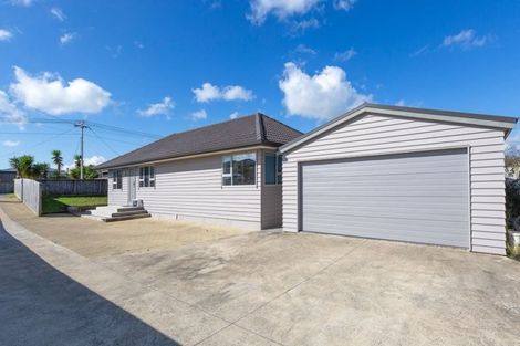 Photo of property in 16a Karamu Street, Te Atatu Peninsula, Auckland, 0610