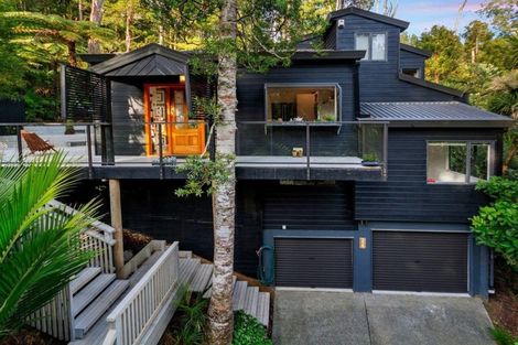 Photo of property in 24 Valley Road, Titirangi, Auckland, 0604