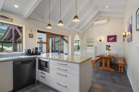 Photo of property in 16 Langstone Place, Chatswood, Auckland, 0626