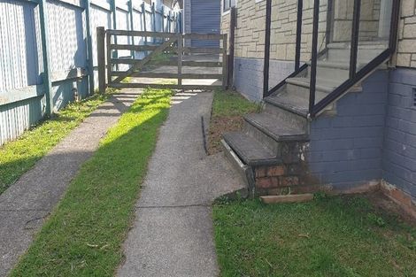 Photo of property in 33 Strid Road, Te Atatu South, Auckland, 0610