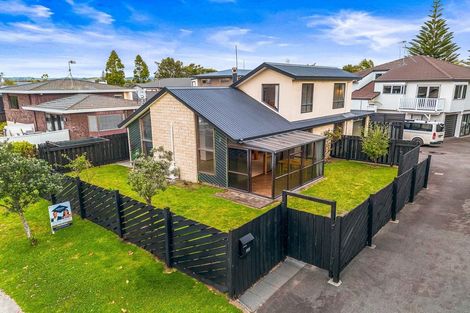 Photo of property in 230 Oceanbeach Road, Mount Maunganui, 3116