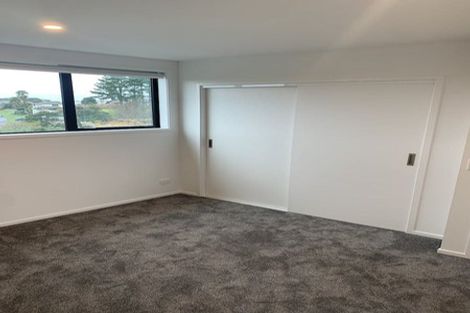 Photo of property in 1/2 Jadewynn Drive, Massey, Auckland, 0614