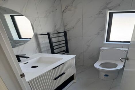 Photo of property in 4 Hughdene Place, Henderson, Auckland, 0610