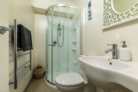 Photo of property in 21 Churchouse Road, Greenhithe, Auckland, 0632