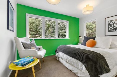 Photo of property in 24 Cave Road, Houghton Bay, Wellington, 6023